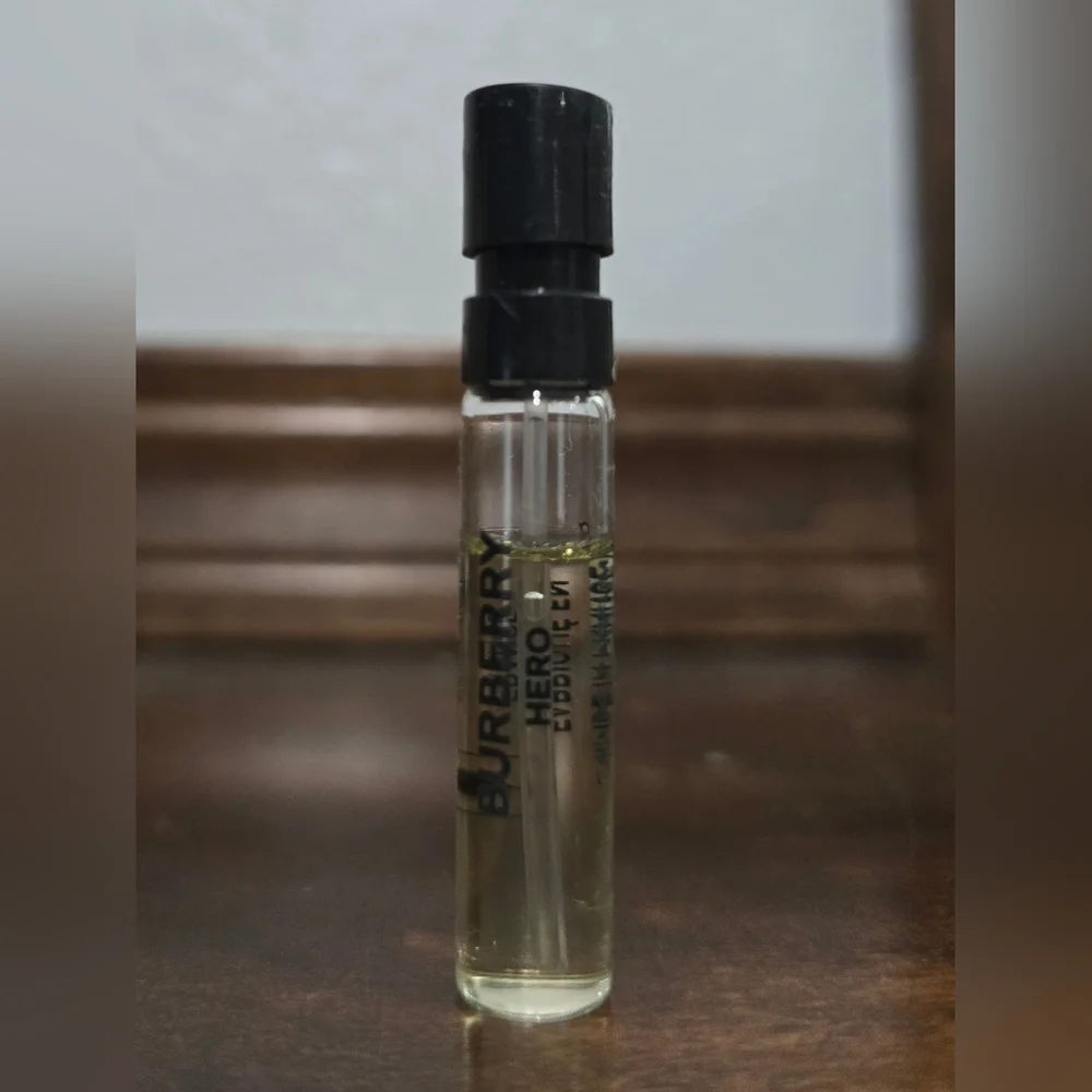 Burberry HERO For Men Eau de Toilette SAMPLE Spray .05oz NEW!